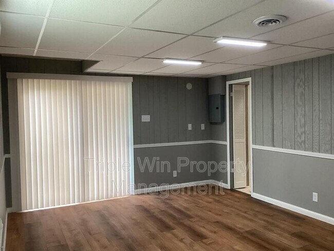 Building Photo - 563 Apex Dr