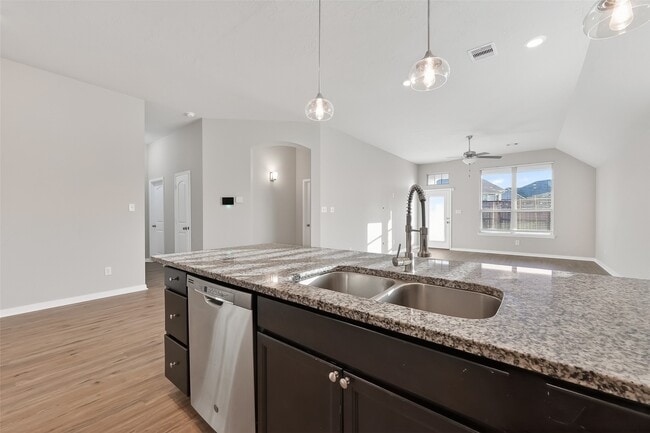 Building Photo - 151 Scenic Hills Ct