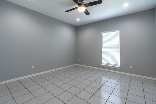 Building Photo - 1122 Ryon St