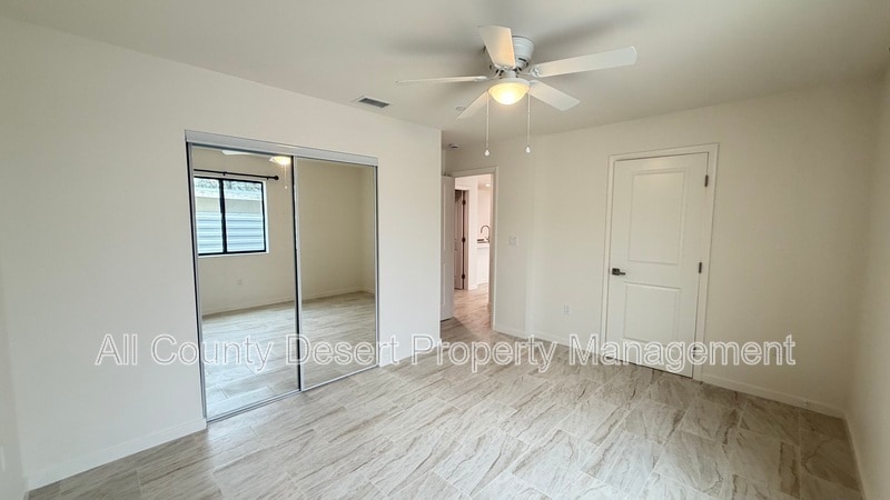 Building Photo - 517 S Mountain View Dr