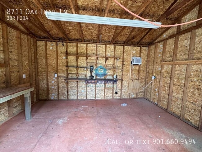 Building Photo - 8711 Oak Trail Ln