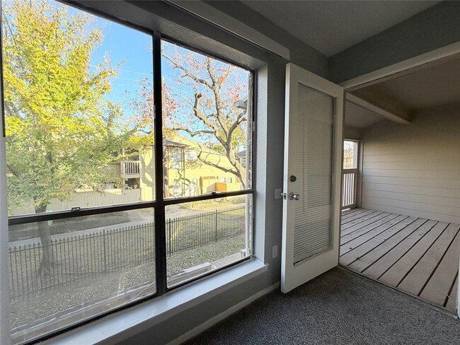Building Photo - 9461 Pagewood Ln