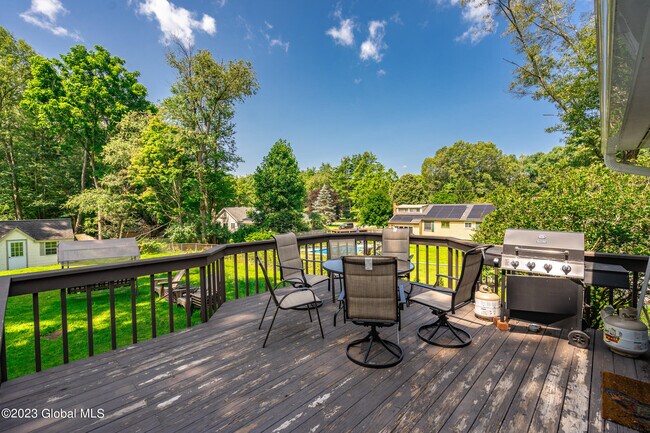 Building Photo - 1 Laurie Ln