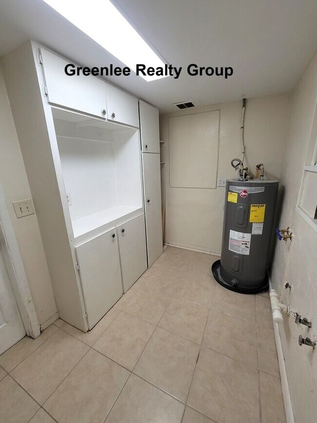 Building Photo - 4542-Grand