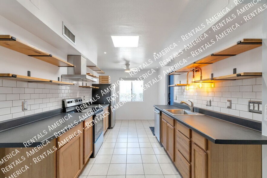Building Photo - 654 N Richey Blvd