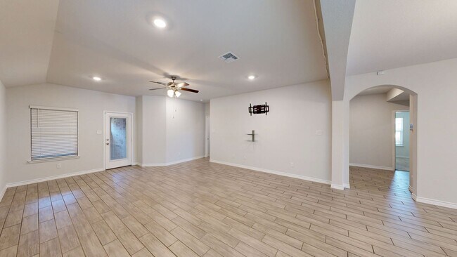 Building Photo - CHECK OUT THIS 4 BEDROOM, 2 BATH, 3 CAR GARAGE HOME IN HARKER HEIGHTS!
