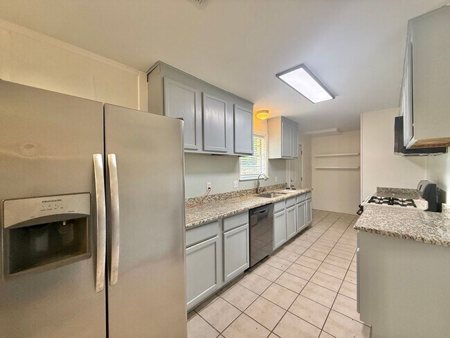 Building Photo - 7618 Brookhollow Dr