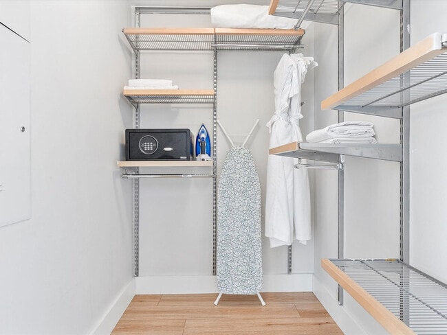 Building Photo - 485 Brickell Ave