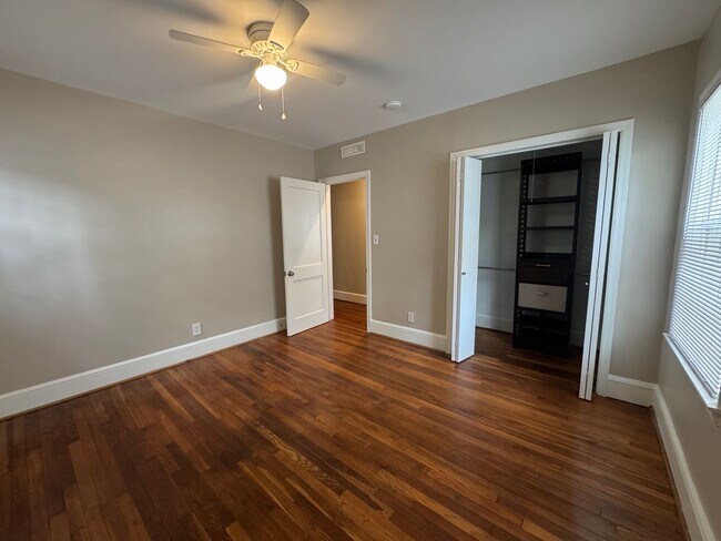 Building Photo - 2213 Chesterfield Ave
