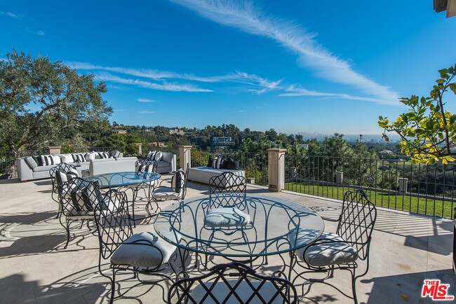 Building Photo - 980 Stradella Rd