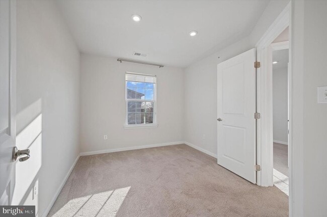 Building Photo - 214 Bamboo Dr