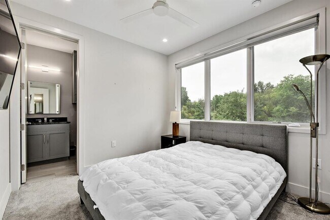 Building Photo - 809 Bouldin Ave