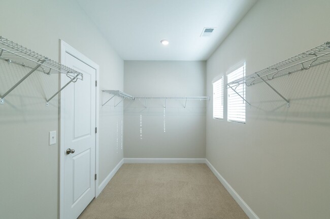 Building Photo - Spacious & Elegant 4 Bedroom Home in Fort ...