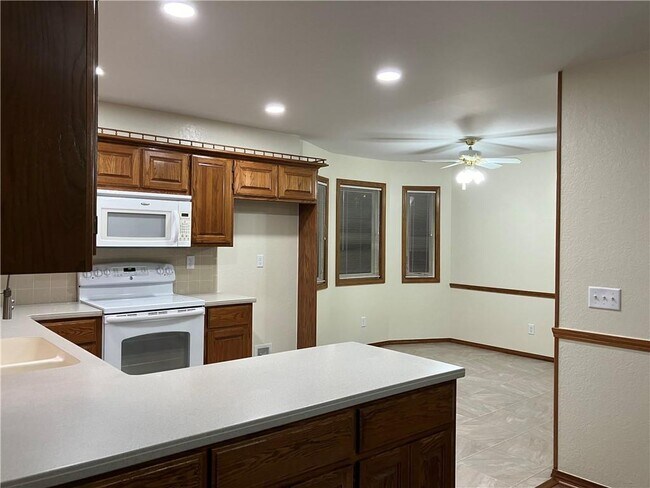 Building Photo - 21 Farnham Dr