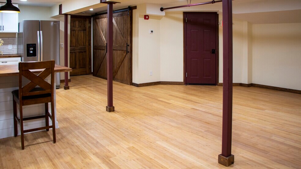 Building Photo - 423 W 1st Ave