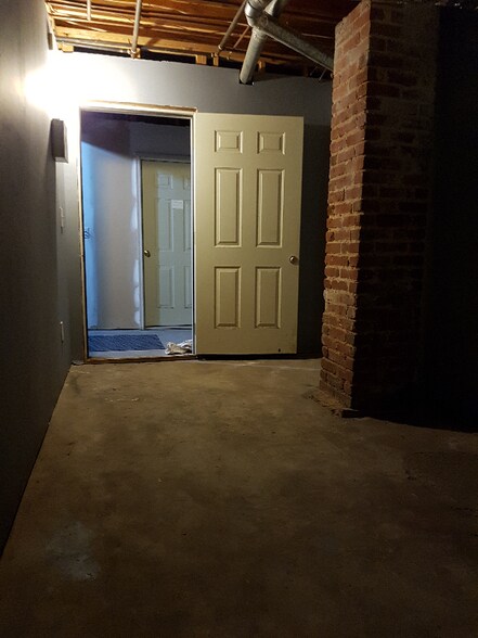 Building Photo - 336 5th St NE