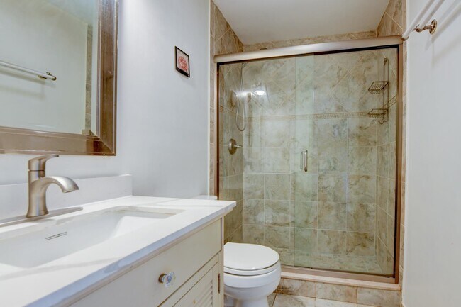 Building Photo - 816 Topsail Ln