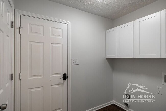 Building Photo - 112 Mint Pl