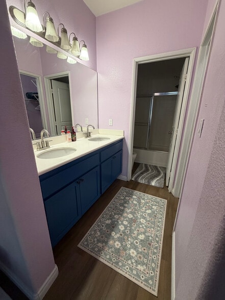 Master dual sink bathroom - 1860 E 12th St