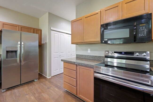 Building Photo - 1094 Ebbets Dr
