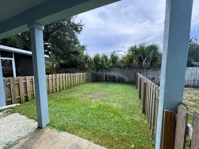 Building Photo - 2703 Bay Club Dr