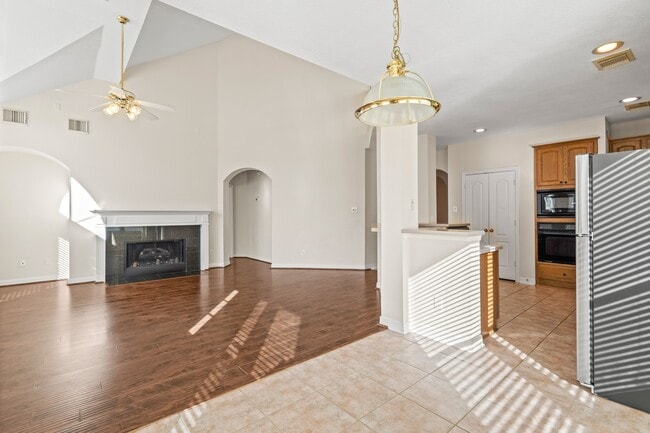 Building Photo - 5819 Brook Bend Dr