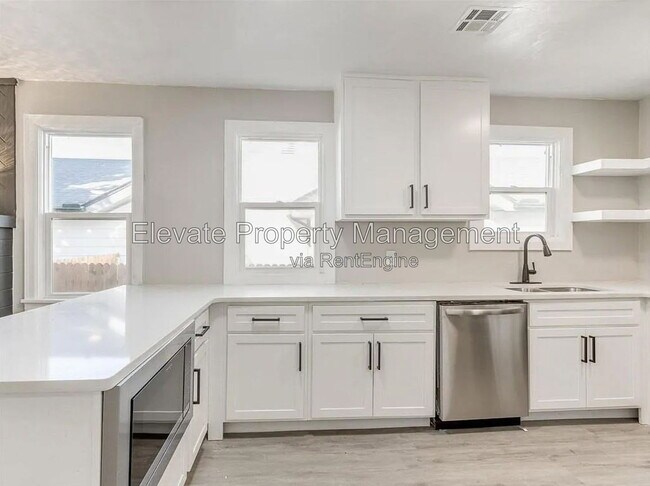 Building Photo - 835 W Eubanks St
