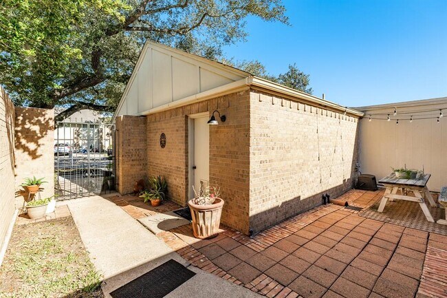 Building Photo - 1814 Veranda Dr