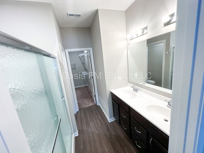 Building Photo - 521 Rochdale Run