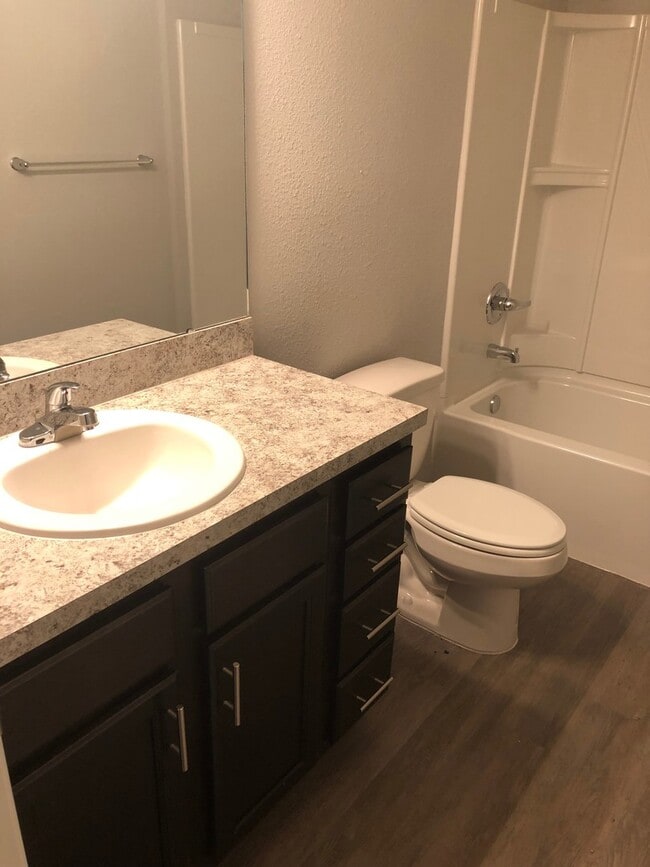 Building Photo - Newer 3/2.5 Home for Rent on The Southside!