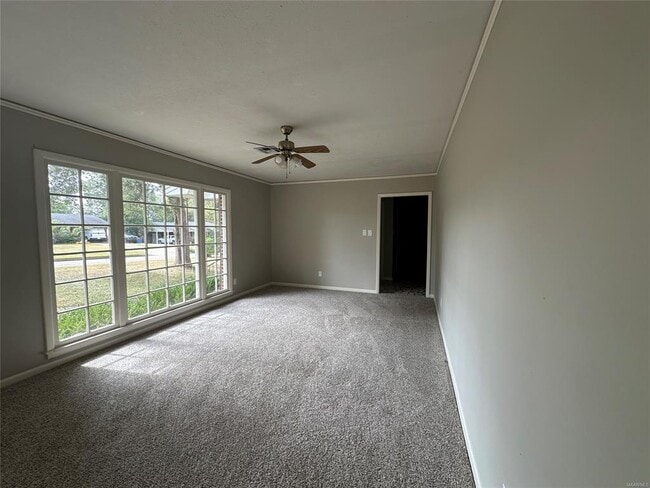 Building Photo - 811 Shadow Ln