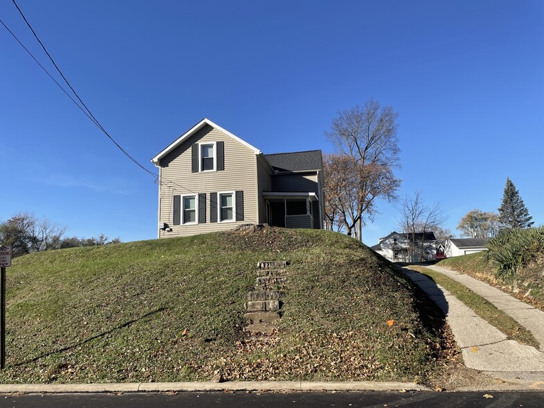 Primary Photo - 230 Sturges Ave