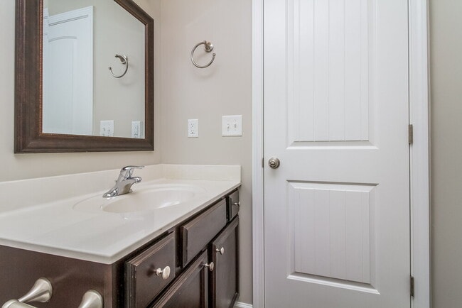 Building Photo - 2014 Cobblestone Dr