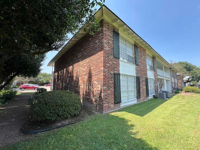 Building Photo - 10438 Jefferson Hwy