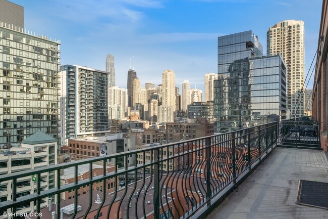 Building Photo - 333 W Hubbard St