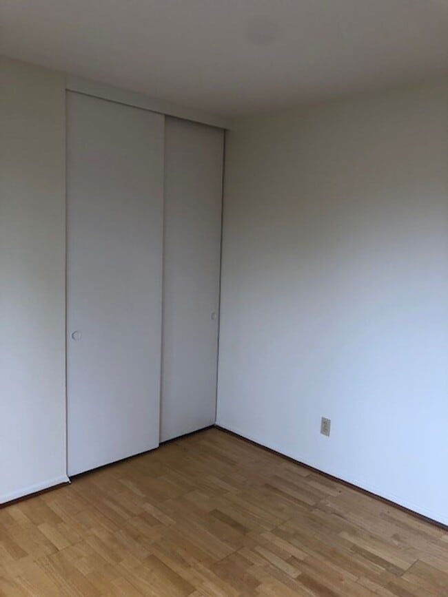 Building Photo - 4 Bed/2.5 Bath  Two Story Home in San Diego