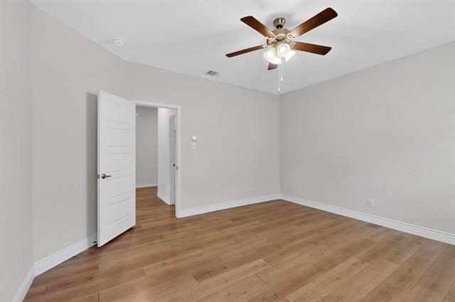 Building Photo - 222 Red Oak Dr