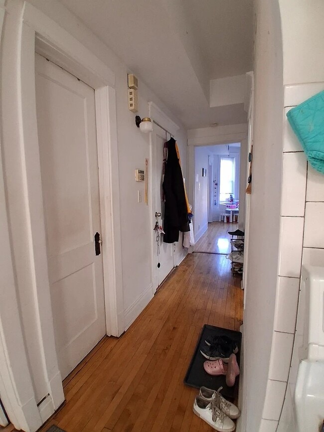 Building Photo - 2354 S Whipple St