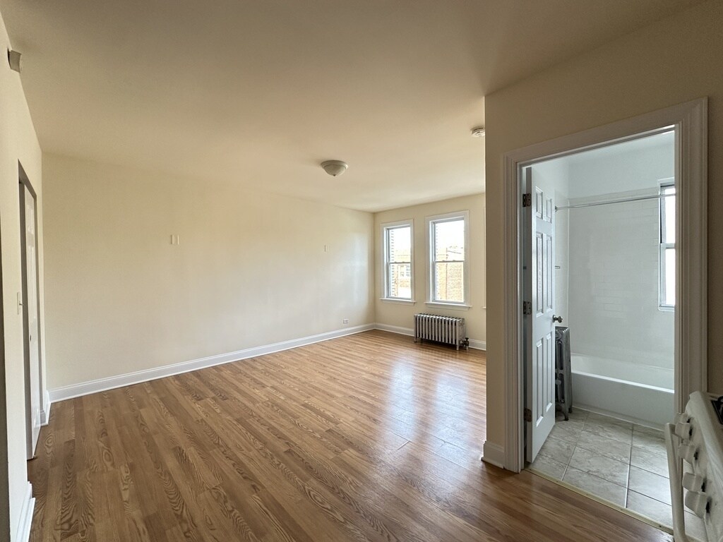 Building Photo - 2600 N Kimball Ave