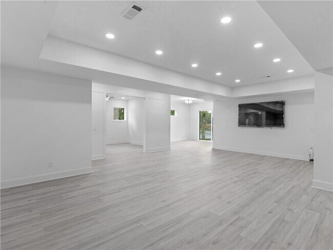 Building Photo - 3258 S Bay Dr