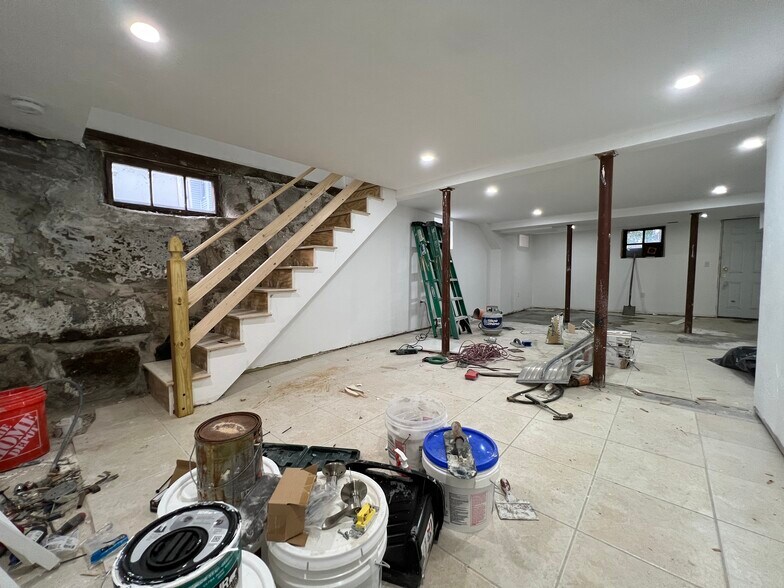 Building Photo - 324 Farrington St