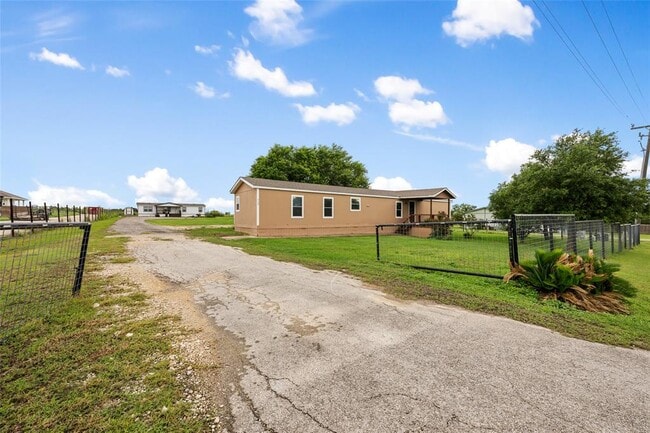 Building Photo - 360 Shady Oaks Dr