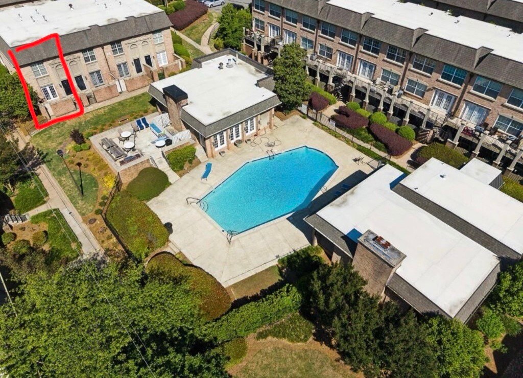Building Photo - 6980 Roswell Rd
