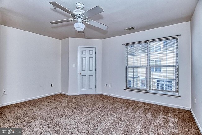 Building Photo - 5832 Cowling Ct