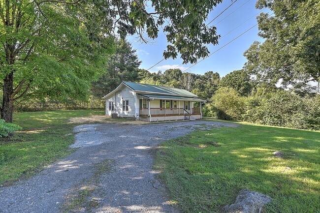 Building Photo - 875 S Pickens Bridge Rd