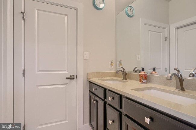 Building Photo - 7142 Starmount Ct