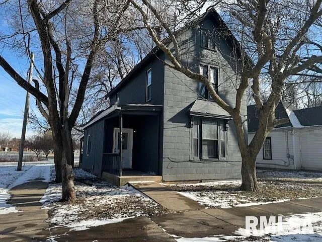 Building Photo - 320 N Saratoga St