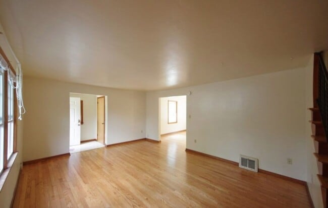 Building Photo - Sparks Street Duplex