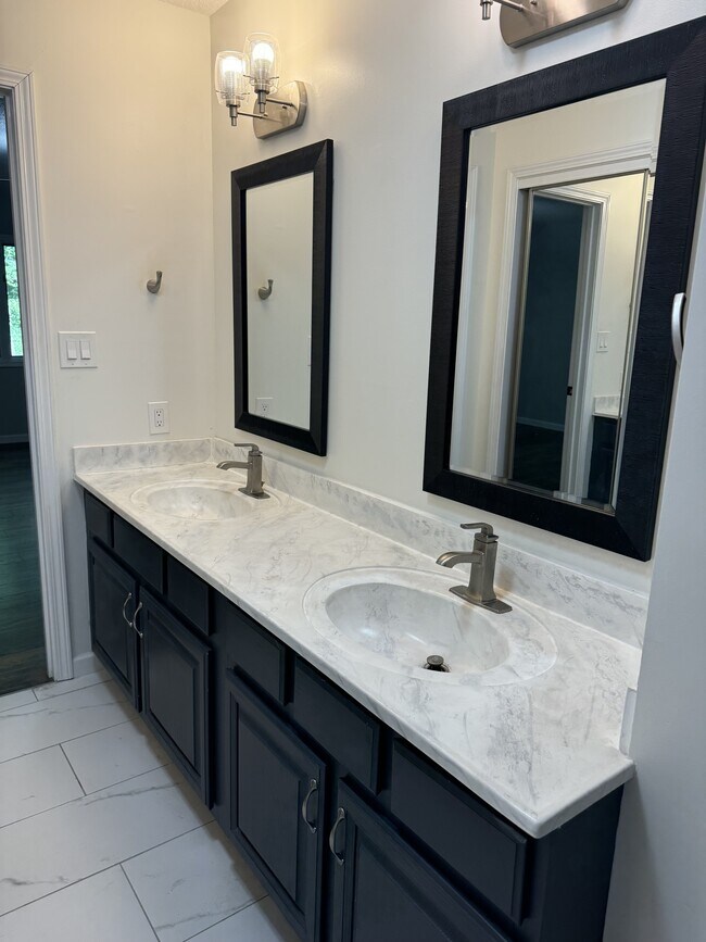 Building Photo - 310 Paoli Trce