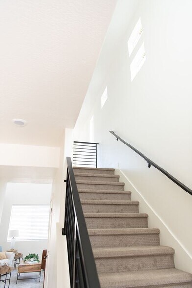 Building Photo - 1802 Drake Ln